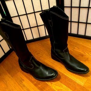 Leather Cowgirl Boots !